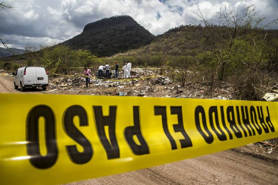 Encuentran cinco cuerpos calcinados en un auto en San Lorenzo Almecatla