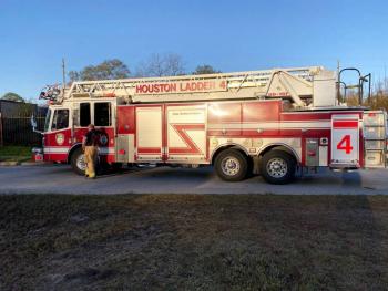 Explosi&oacute;n en zona industrial de Houston deja dos muertos