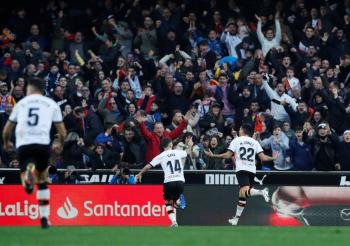 Valencia propina la primera derrota de Seti&eacute;n con el Barcelona
