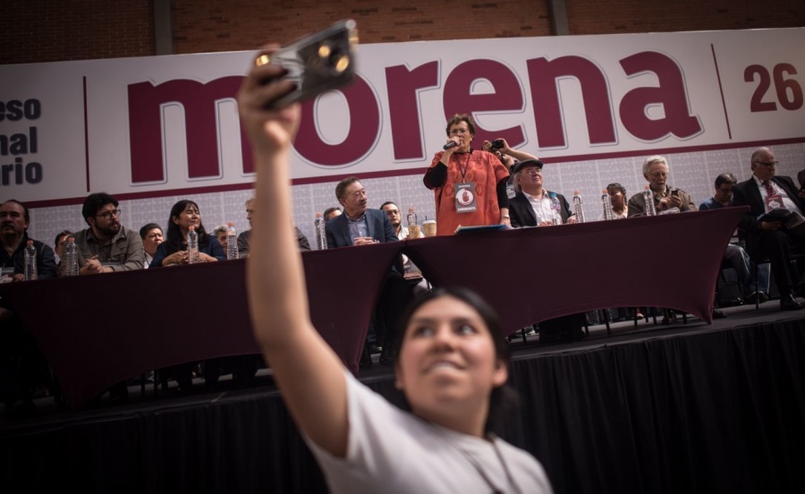 Morena convoca a plenaria a 14 funcionarios 