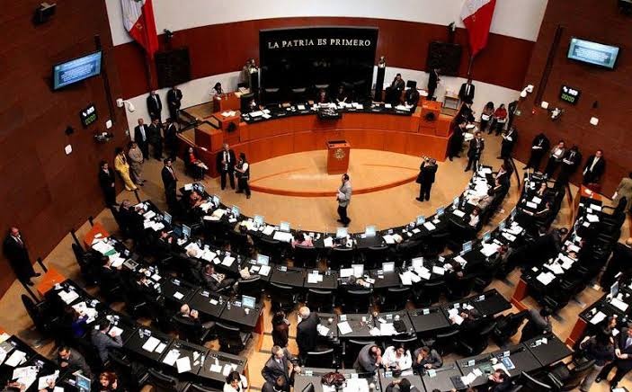 Oposición atiende a una comisión en el senado 