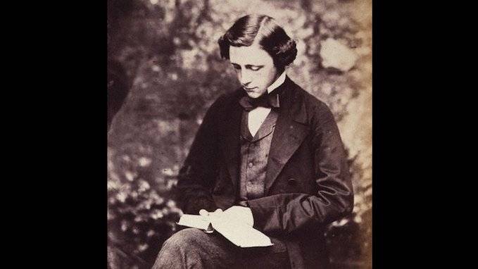 Un d&iacute;a como hoy naci&oacute; Lewis Carroll
