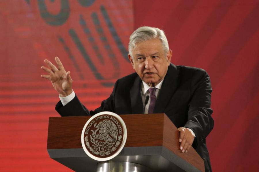 Ante rechiflas, reconoce AMLO que gobernadores “den la cara”