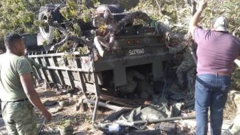 Vuelca camión del Ejército en carretera a Tuxtepec, Oaxaca y hay 7 muertos