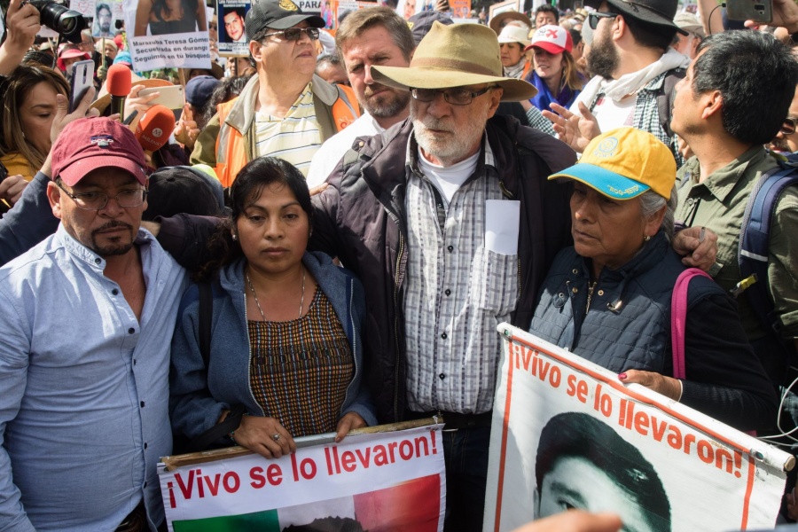 ...Y los padres de los 43 se dicen sorprendidos