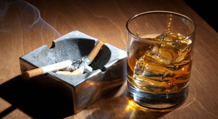 Morena propone nuevo impuesto a cigarros y alcohol para Insabi
