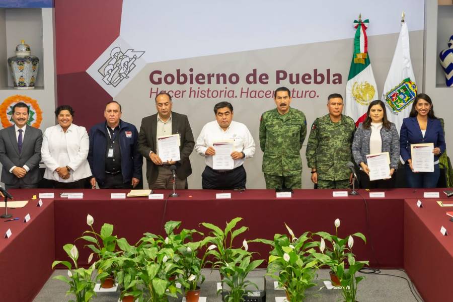 En Puebla, estado y ayuntamientos firman acuerdo de seguridad