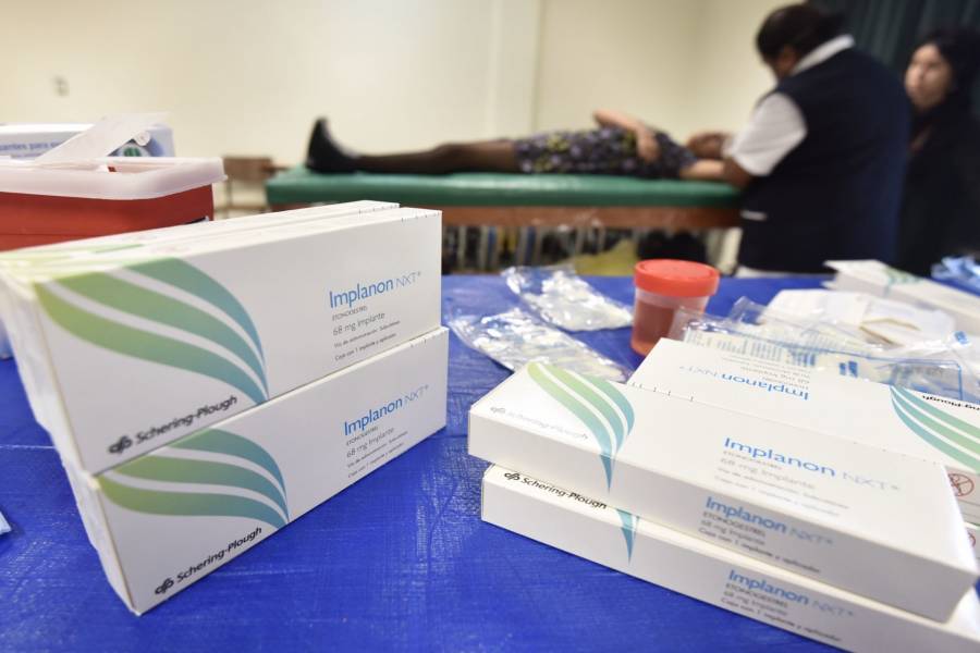Para evitar “chantajes”, AMLO firma decreto para compra de medicinas en el extranjero