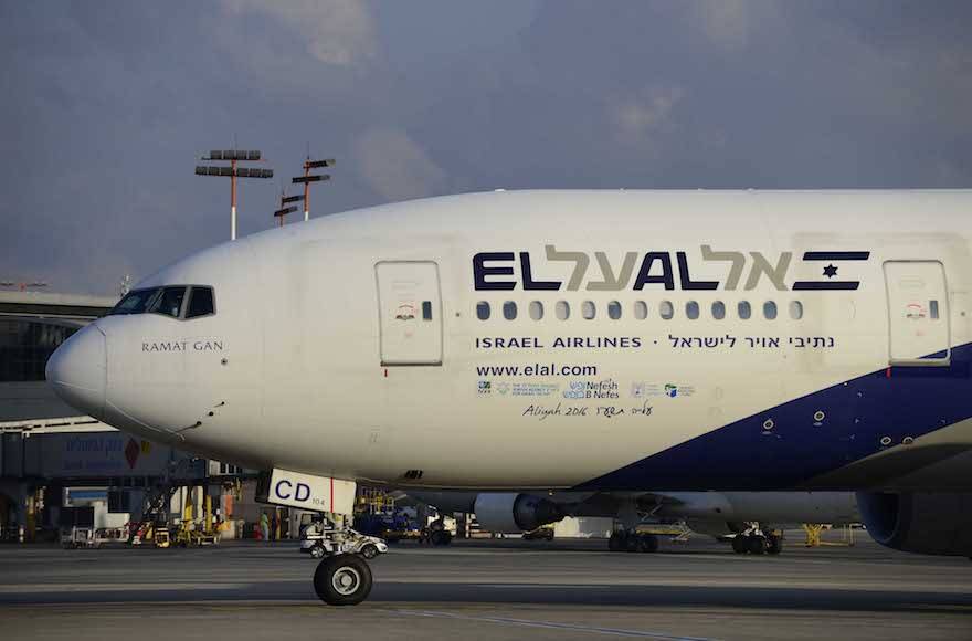 Aerolíneas suspenden o reducen sus vuelos a China por coronavirus