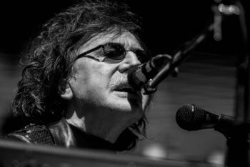 Charly García cancela conciertos por accidente doméstico