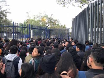 Encapuchadas de FCPYS  reprochan a las autoridades nula atenci&oacute;n a violencia en la UNAM