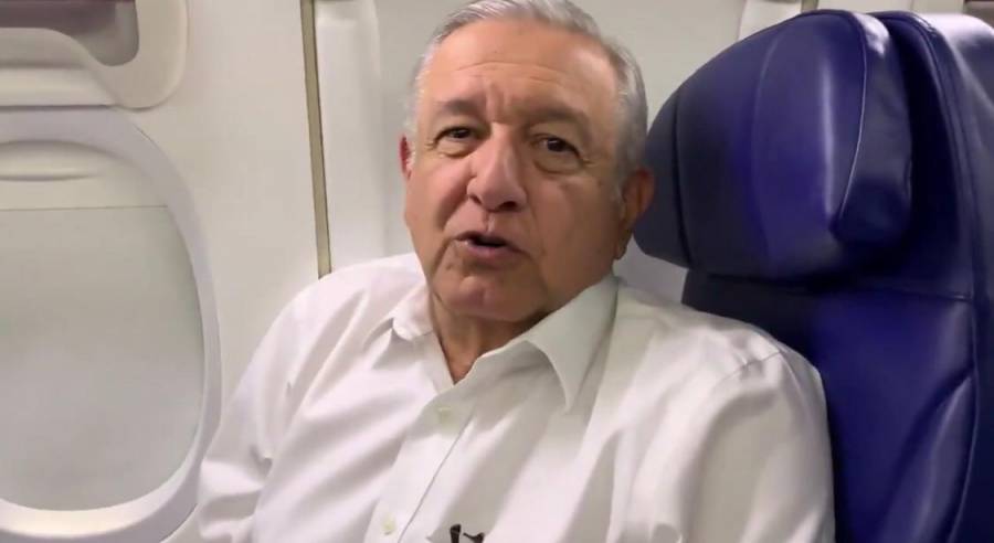 Hombre se siente inseguro de compartir avión con AMLO y se baja