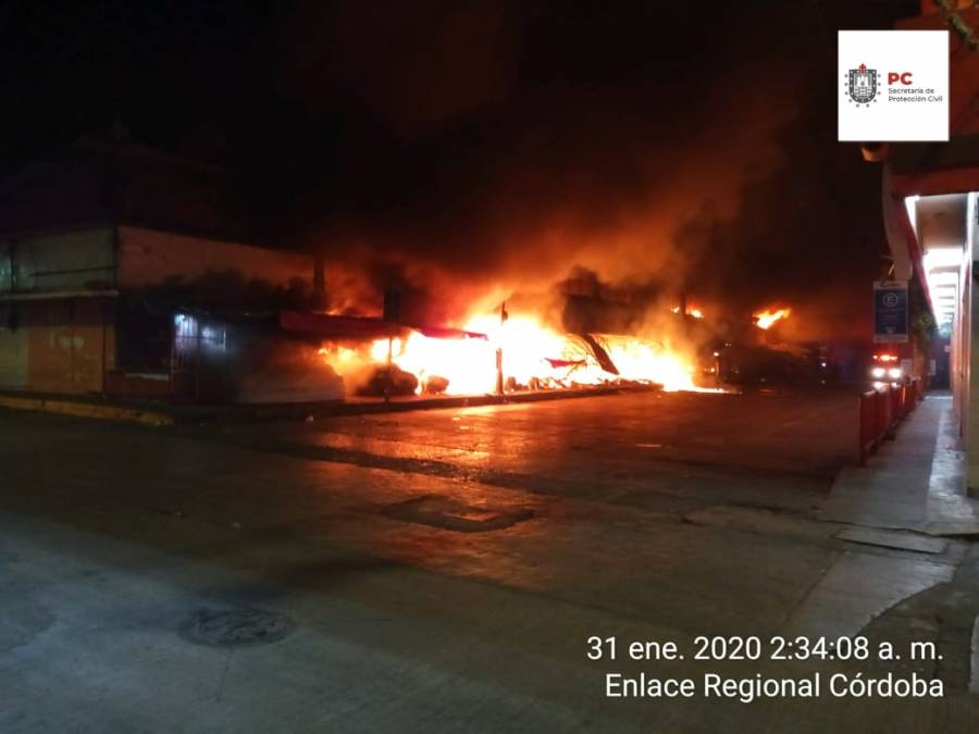 Controlan incendio en mercado de Córdoba