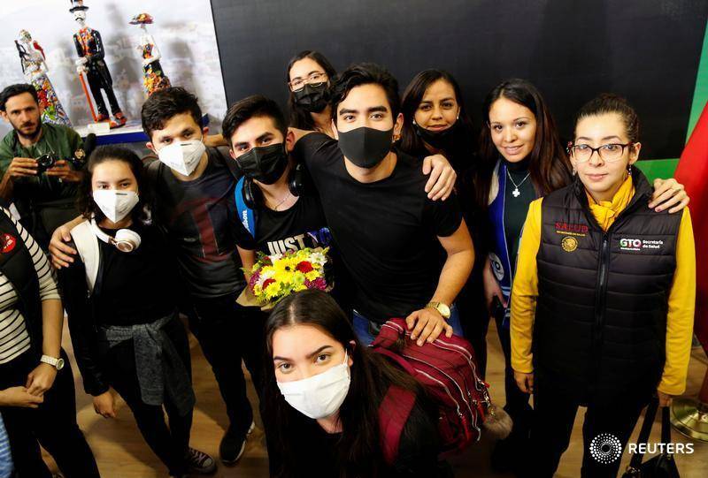 Arriban 18 de 52 estudiantes guanajuatenses provenientes de China