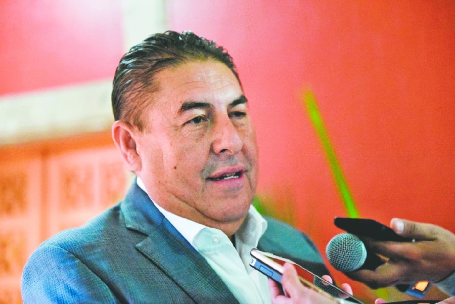 Servidor que solo ganaba $7 mil, suma casas por más de 25 mdp 