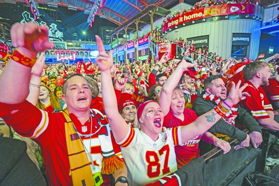 Kansas espera festejo con 800 mil aficionados