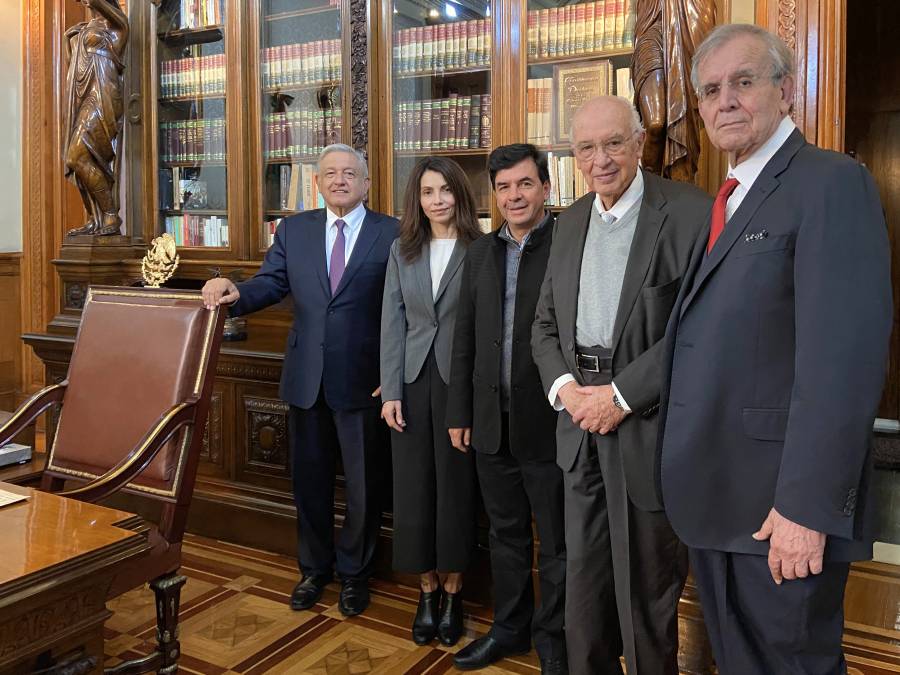 AMLO se reúne con comité sobre Constitución Moral