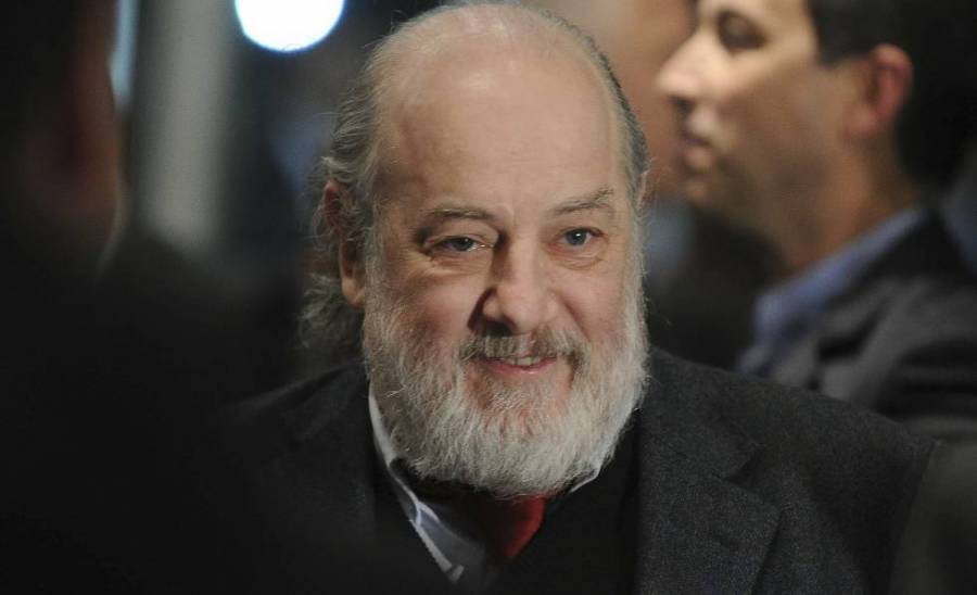 Muere juez que investigaba por corrupción a Cristina Kirchner