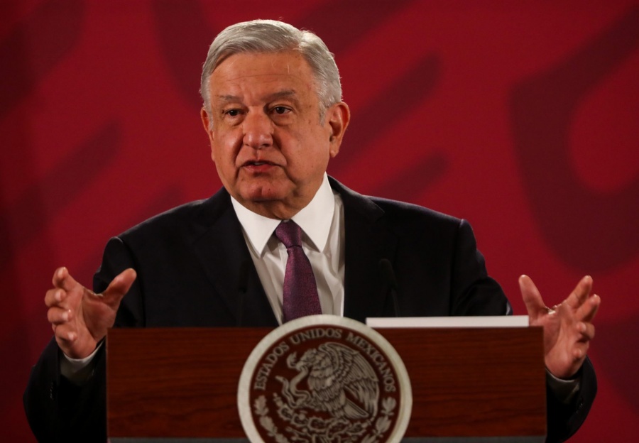 Insiste AMLO en recortar recursos a partidos 