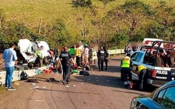 Se vuelca un camión; hay un muerto y 45 heridos 