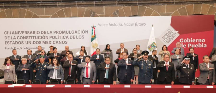 Llaman en Puebla a revisar el texto de la Constitución