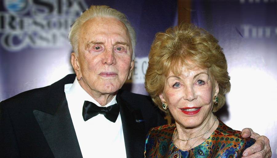 Kirk Douglas y Anne Buydens, un amor de seis décadas