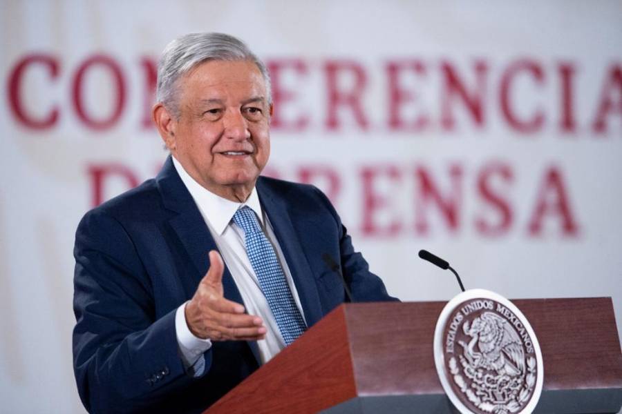 Celebra AMLO registro de partido de Calderón