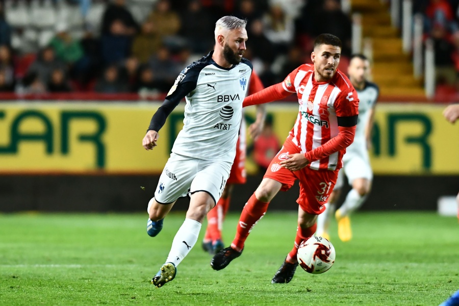 Necaxa rescata el invicto y hunde al campeón de Liga