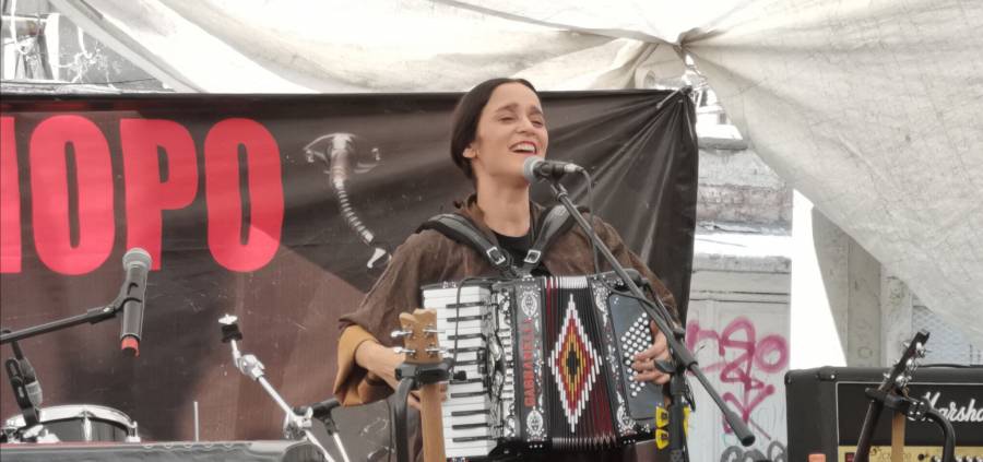 Julieta Venegas realizó concierto en el Tianguis del Chopo