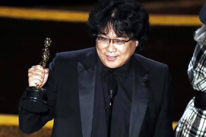 Parásitos obtiene el Óscar a la mejor película, filme extranjero y a mejor director!