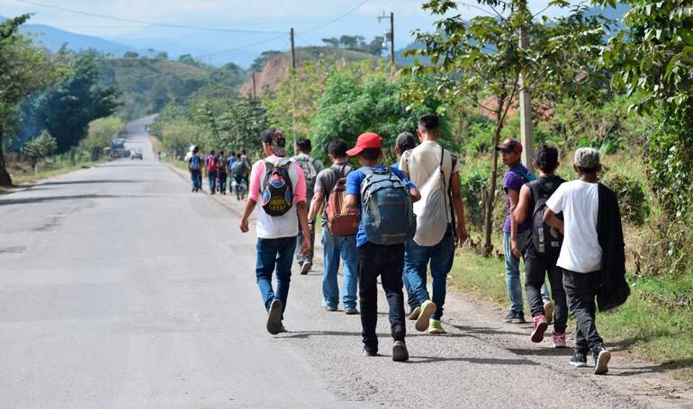 Diputados realizan recorrido para conocer situaci&oacute;n de migrantes