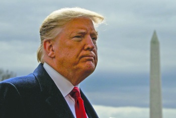 Trump pide 2,000 mdd  m&aacute;s para su muro
