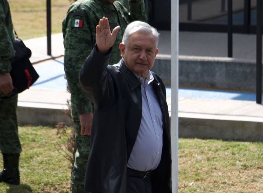 En Día de la Fuerza Aérea, supervisa AMLO obras en Santa Lucía