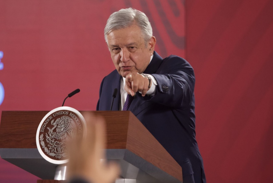 AMLO acusa a grupos conservadores de generar conflicto en la universidad 