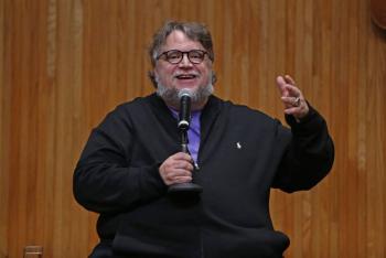 Del Toro felicita a Bong Joon-Ho, director de Par&aacute;sitos