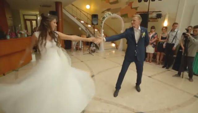 Novios bailan Metallica el día de su boda