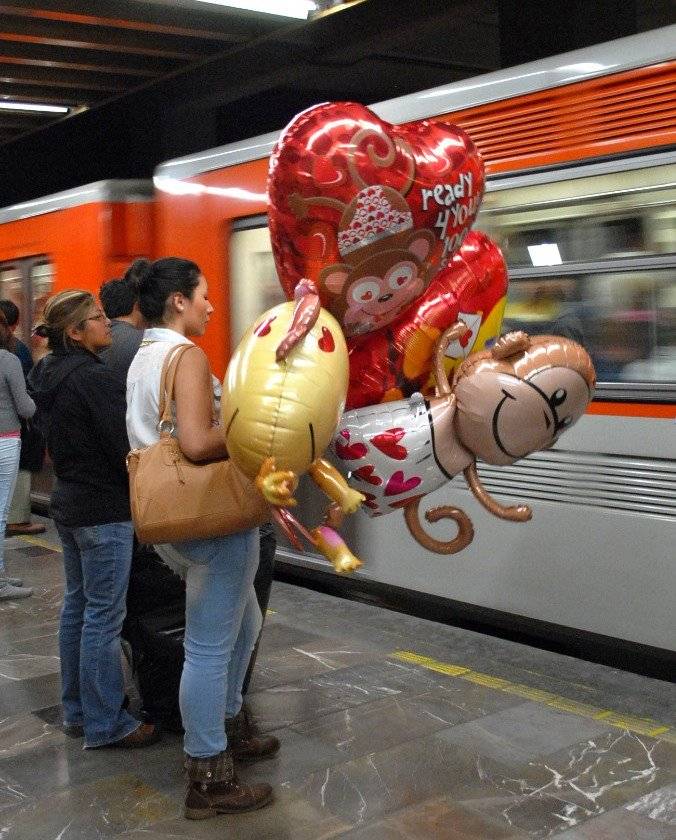 No se podrá ingresar al metro con globos metálicos este 14 de febrero