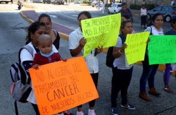 Dan 24 hora a gobierno para que d&eacute; medicinas para c&aacute;ncer