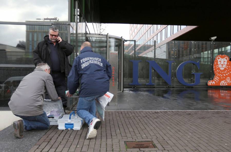 Un paquete bomba explota en banco de &Aacute;msterdam