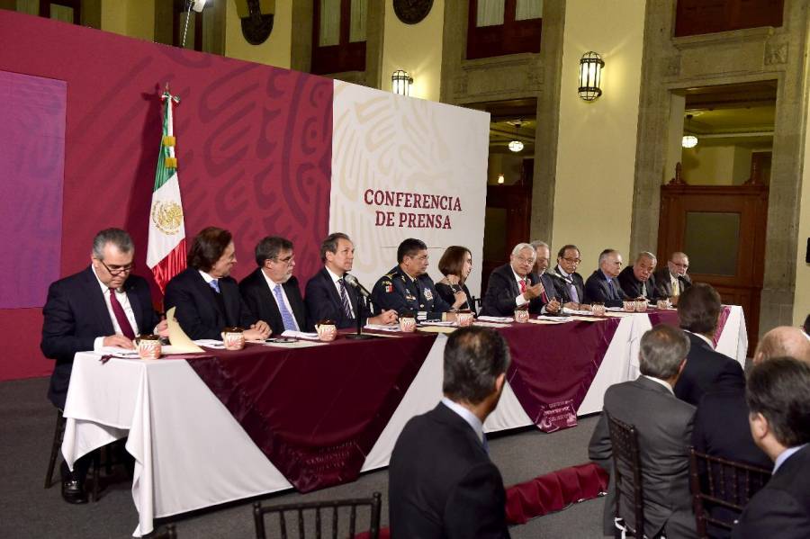 Amarra AMLO mil 500 mdp en cena con empresarios para “rifa” de avión