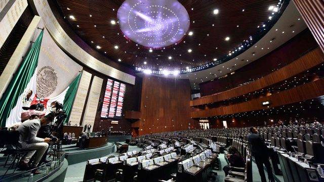 Pleno de Cámara de Diputados aprueba controversia constitucional por altos salarios del INE