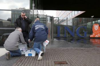Un paquete bomba explota en banco de &Aacute;msterdam