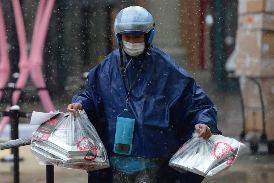 Tecnología móvil china rastrea personas por Covid-19