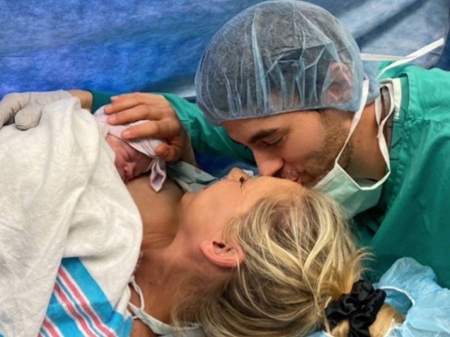 Enrique Iglesias y Anna Kournikova comparten las primeras fotos de su tercer hijo