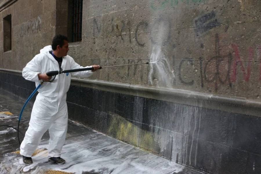 Abren carpeta de investigación por las pintas a Palacio Nacional