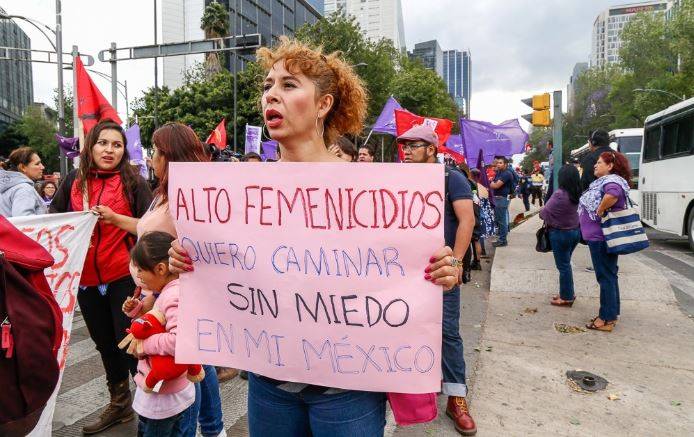 Blindan Bellas Artes y el Hemiciclo a Juárez por marcha de mujeres