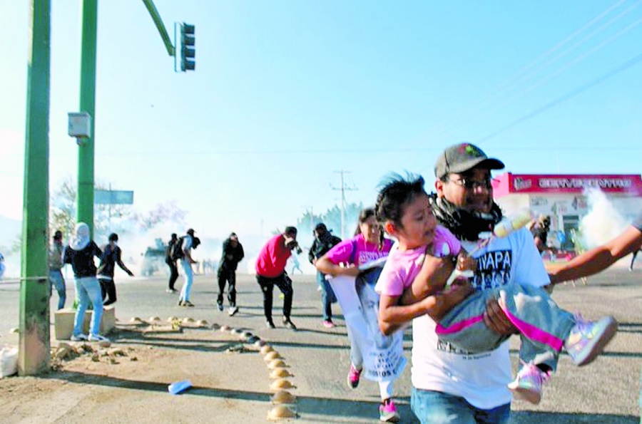 Desaloja Rutilio Escandón a padres de los 43 de Ayotzinapa
