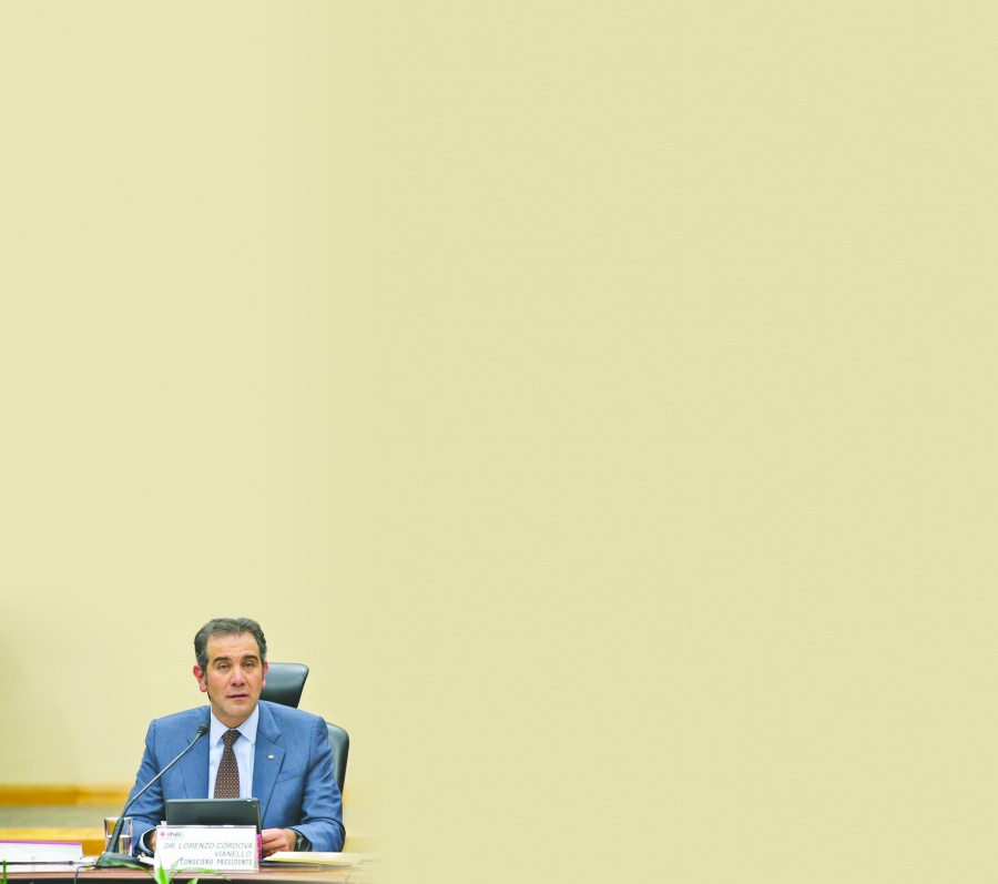 Expertos temen que en INE se repita escenario de CNDH