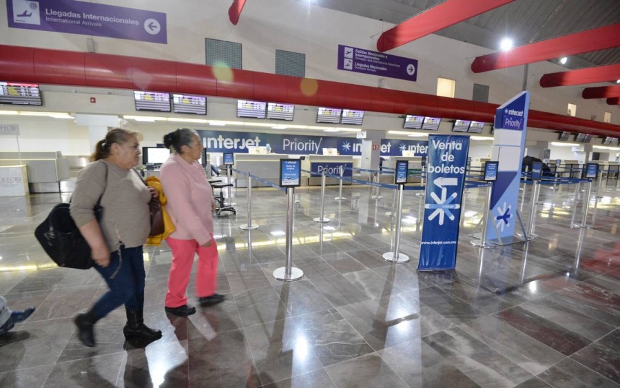 Va morena contra monopolios de taxis en aeropuertos