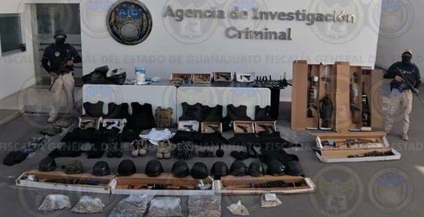 Autoridades catean casas de seguridad con drogas y explosivos en Irapuato